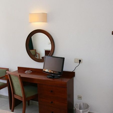 Hotel La Nina Кала Милор Стая снимка