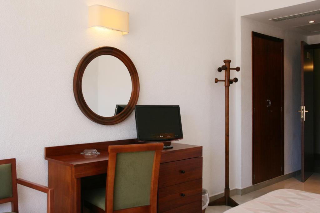 Hotel La Nina Кала Милор Стая снимка