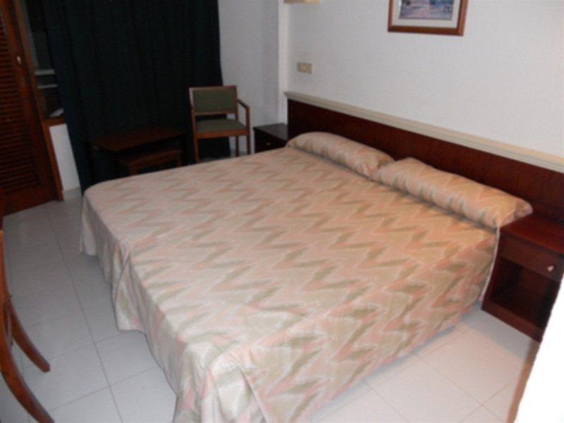 Hotel La Nina Кала Милор Екстериор снимка