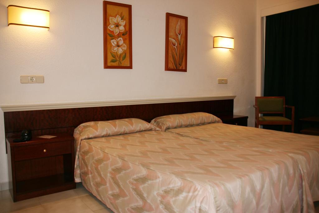 Hotel La Nina Кала Милор Стая снимка